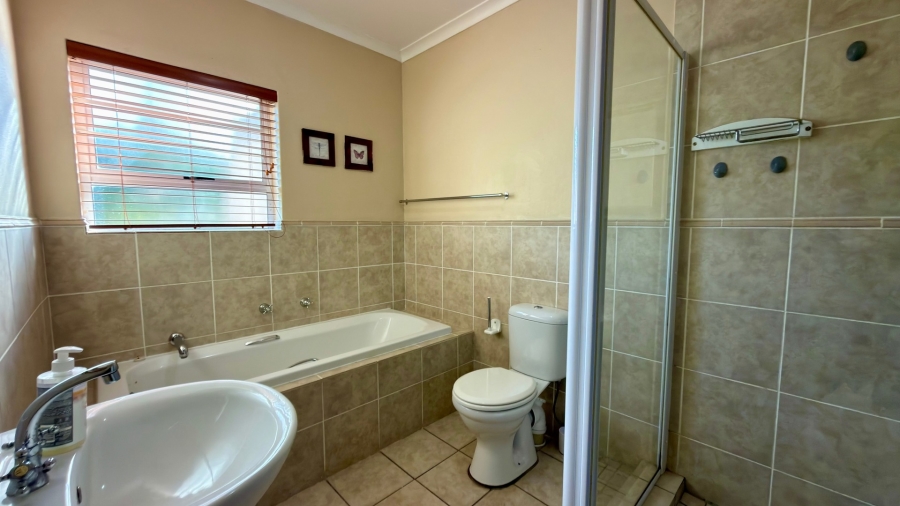 3 Bedroom Property for Sale in Olive Grove Western Cape